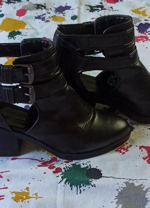 Базовые женские чёрные туфли ботинки классические на каблуке закрытые на осень демисезонные под юбку2 фото