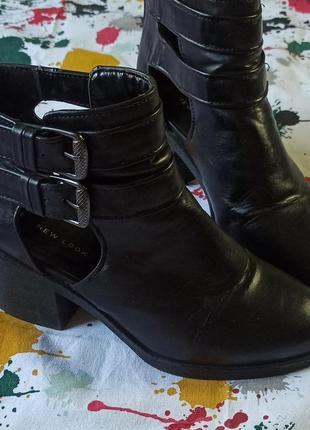 Базовые женские чёрные туфли ботинки классические на каблуке закрытые на осень демисезонные под юбку1 фото