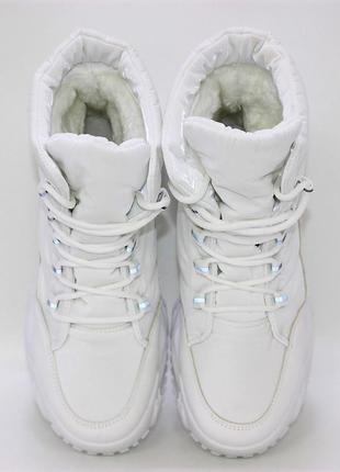 Подростковые белые зимние ботинки на шнуровке3 фото