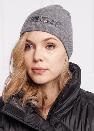 Шапка guess