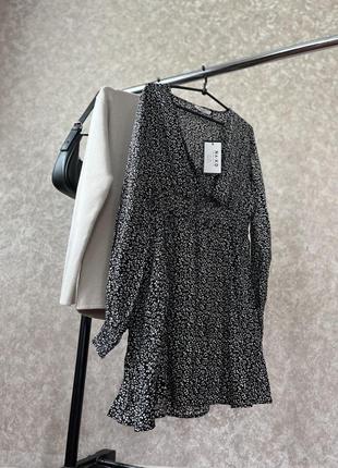 Чорна сукня