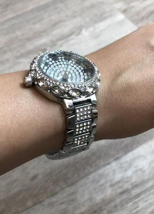 Жіночі наручні годинники з камінням4 фото