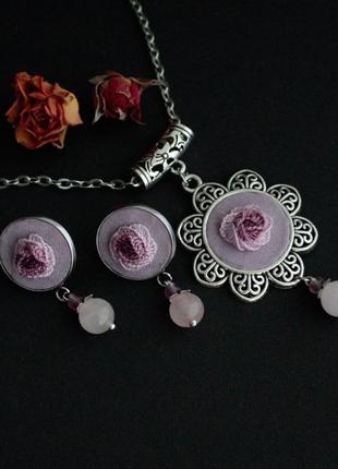 Сиреневый кулон подвеска на цепочке с розовым кварцем нежные украшения с розами5 фото