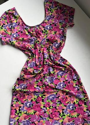 Трикотажное розовое платье в цветок