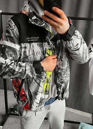 Вітрівка з принтами чорно біла