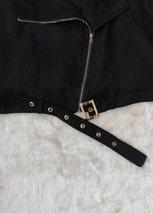 Черная замшевая короткая куртка косуха кроп батал большого размера с молнией поясом воротником8 фото