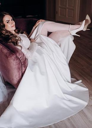 Весельное платье атласное, размер 44, s-m, б/у, без дефектов