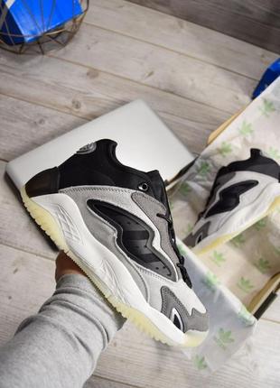 Шикарні стильні кросівки "adidas streeball lightstrike"