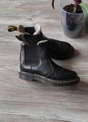 Женские кожаные утепленные челси ботинки dr. martens