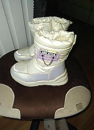 Теплые дутики молочно белого кольра