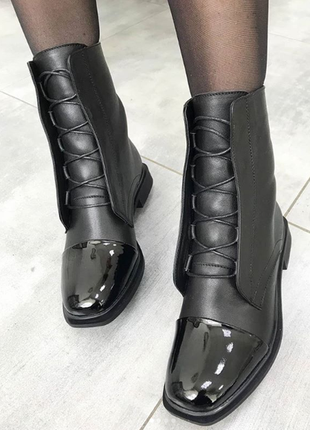 Кожаные черные стильные ботинки с лаковым носочком осень-зима9 фото