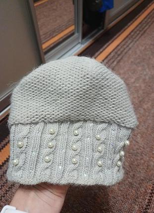 Шапка с камушками и жемчужинами 50% шерсть