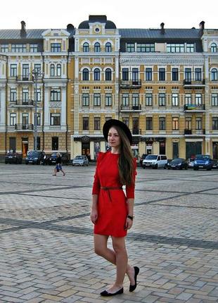 Женское платье красное