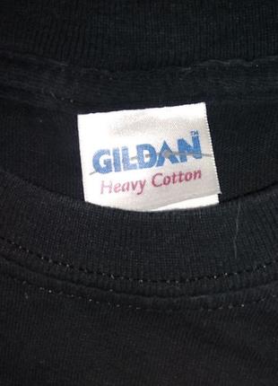 Футболка черная бренда gildan heavy cotton3 фото