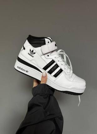 Adidas forum “white / black” fur