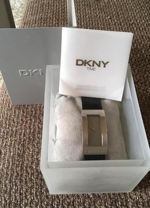 Часы dkny