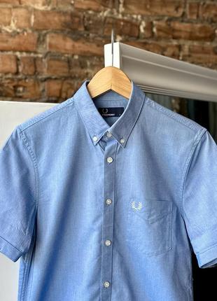 Очень крутая, оригинальная рубашка на короткий рукав fred perry
