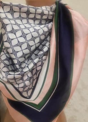 Нежный изящный сатиновый платок10 фото