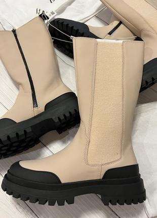 Жіночі чоботи zara водовідштовхуючі  бежевого кольору розмір 37