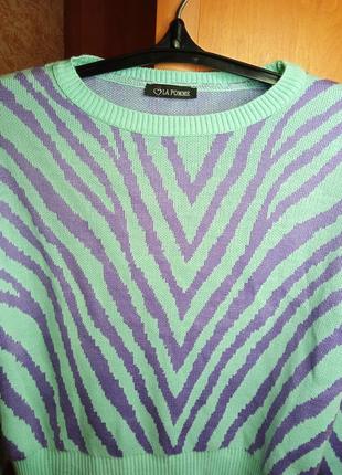 Яскравий светр