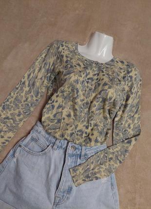 Кофточка бавовняна бавовняна х/б кофта з цікавим принтом абстракція bana republic на ґудзиках оригінал у стилі zara bershka