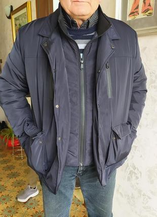 Чеовечья куртка, пора- холодная осень.темно синий цвет