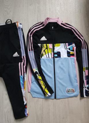 Adidas adidas love unites tiro

спортивный костюм10 фото