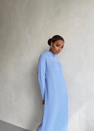 Платье миди вязаное повседневное прямого кроя с шерстью голубое5 фото