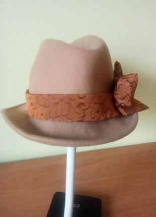 Женская бежевая шляпа faustmann l/58 теплая шляпка с бантиком федора шерсть фетровая на осень весна5 фото