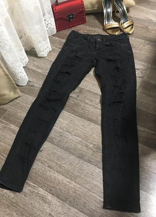 Рваные джинсы скини