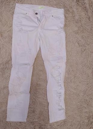 Джинсы белые рваные