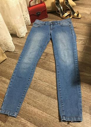 Джинси скіні