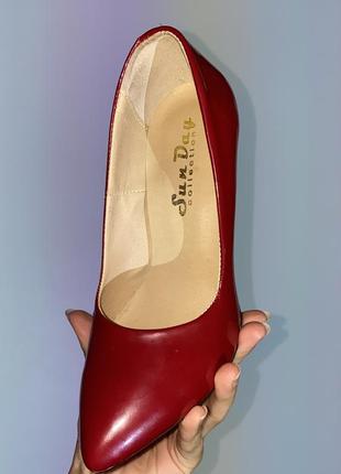 Красные лакированные туфли лодочки 37 размер3 фото