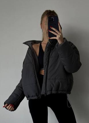 Женская черная стильная базовая трендовая зимняя куртка 2023