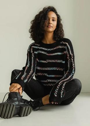 Модный качественный женский джемпер с оригинальной вышивкой 42-48 размеры разные цвета черный5 фото