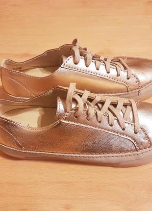 Шкіряні кросівки clarks hidi holly rose gold