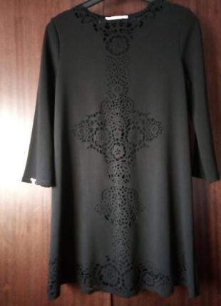 Сукня з перфорацією