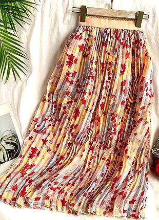 Чудова трендова плісирована спідничка до літа в квіткову розсип