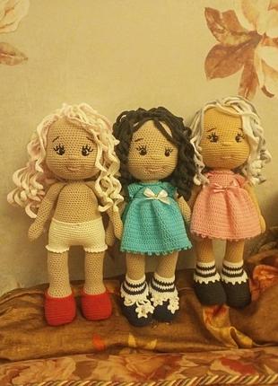 Кукла, связанная крючком