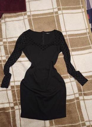 Черное вечернее платье с рукавами в сеточку
