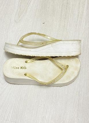 Вєтнамки на платформі фірми miss kg.розмір 41