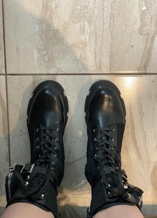 Обувь в идеальном состоянии с сумочками