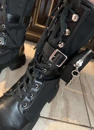 Обувь в идеальном состоянии с сумочками