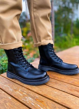 Женские демисезонные ботиночки dr.martens черные кожаные с термоподкладкой
