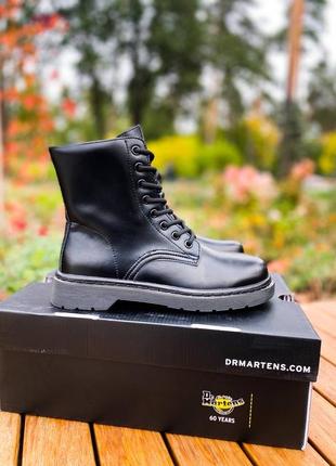 Женские демисезонные ботиночки dr.martens черные кожаные с термоподкладкой8 фото
