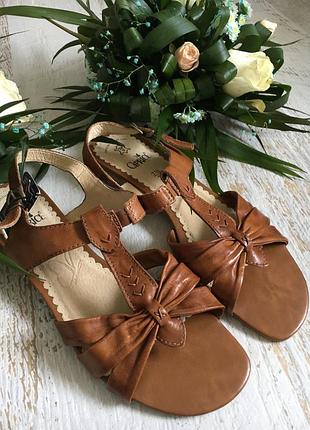 Комфортні якісні шкіряні босоніжки caprice 40р.