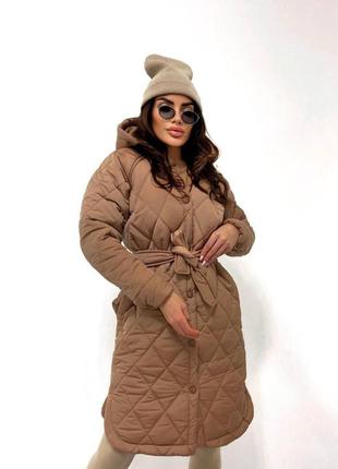 Теплое зимнее пальто стеганное миди с разрезами поясом капюшоном плащевка на синтепоне модное