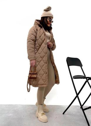 Теплое зимнее пальто стеганное миди с разрезами поясом капюшоном плащевка на синтепоне модное5 фото
