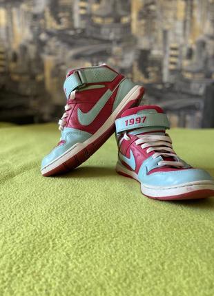 Кросівки жіночі nike