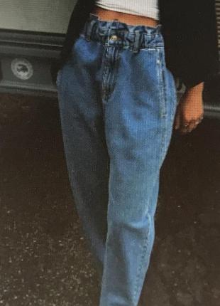 Джинсы с эластичным поясом и присборенными деталями